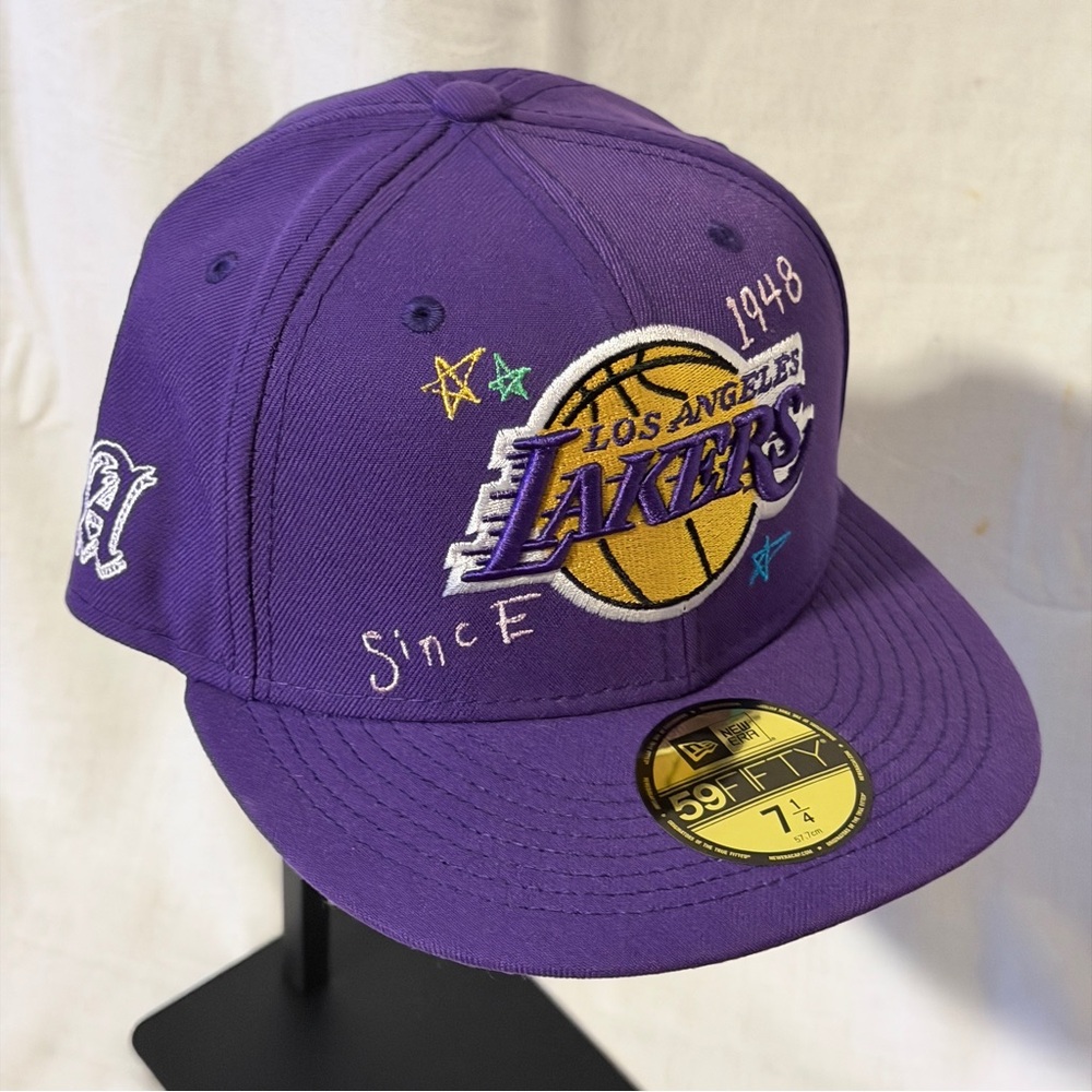 New Era 7 1/4 Fitted Scribble Collection Lakers Purple Los Angeles Lakers Hat!